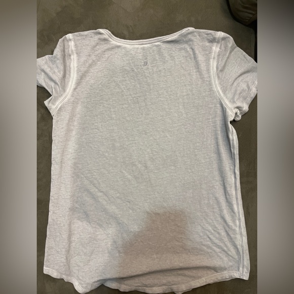 Gray lululemon tshirt - Picture 2 of 3